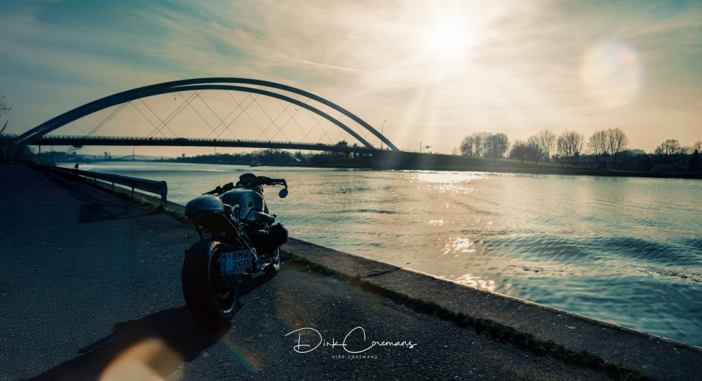 Motorfilosofie aan de Maas: Een Brusselmaniaanse Ontboezeming